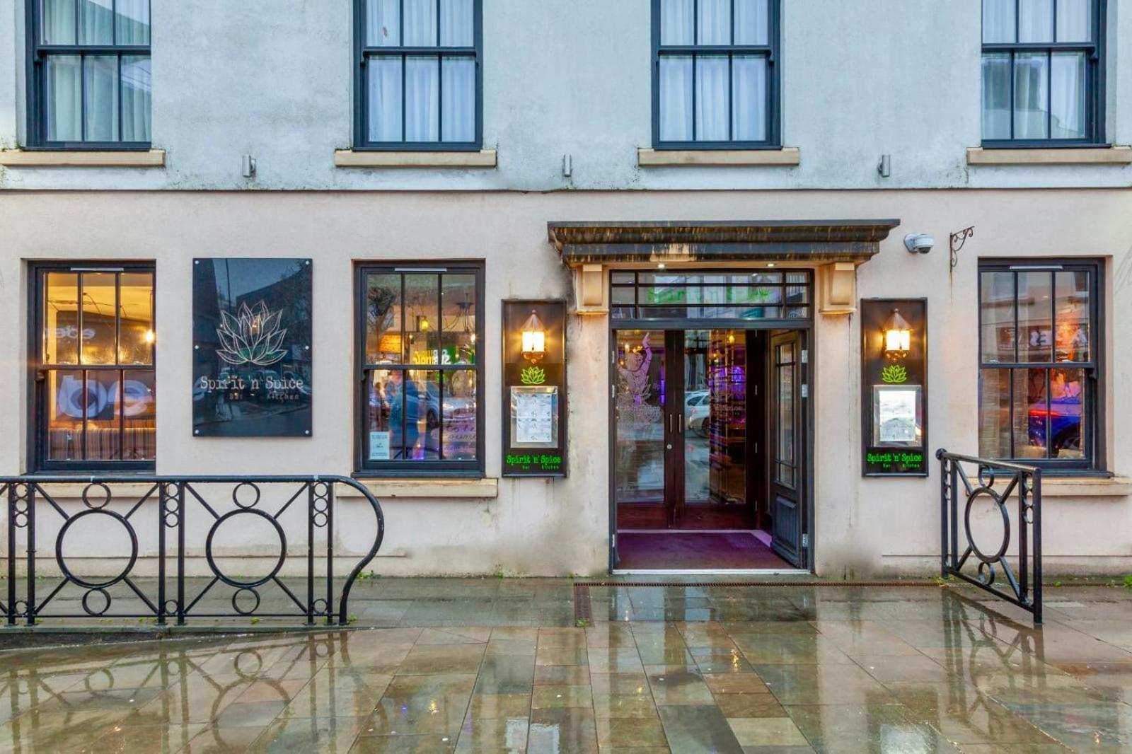 The Bluebell Hotel Neath Esterno foto
