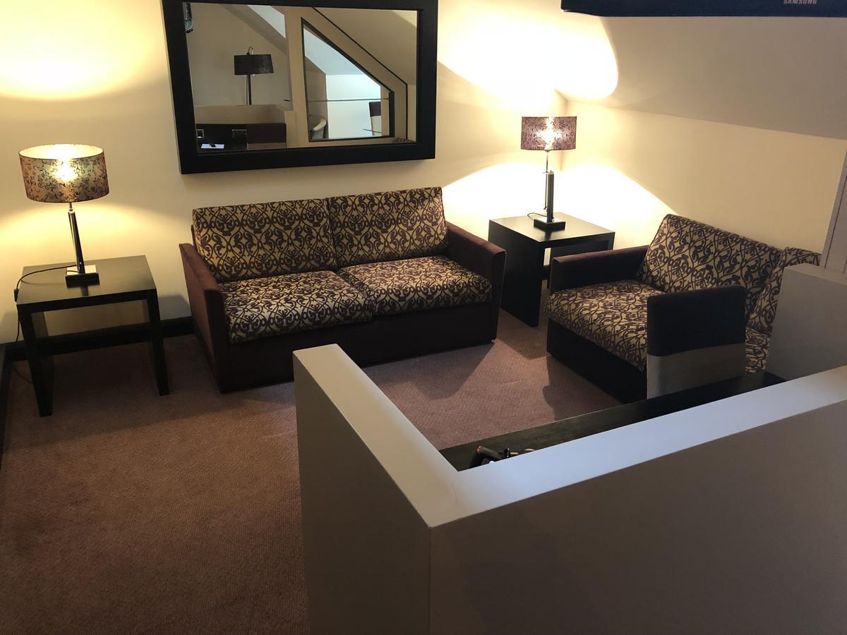 The Bluebell Hotel Neath Esterno foto