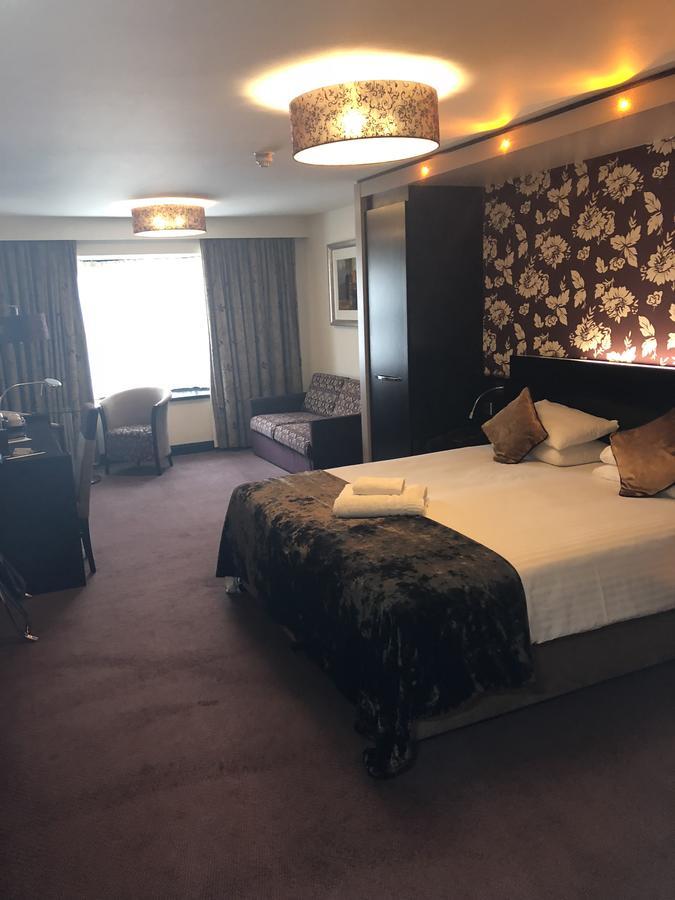 The Bluebell Hotel Neath Esterno foto