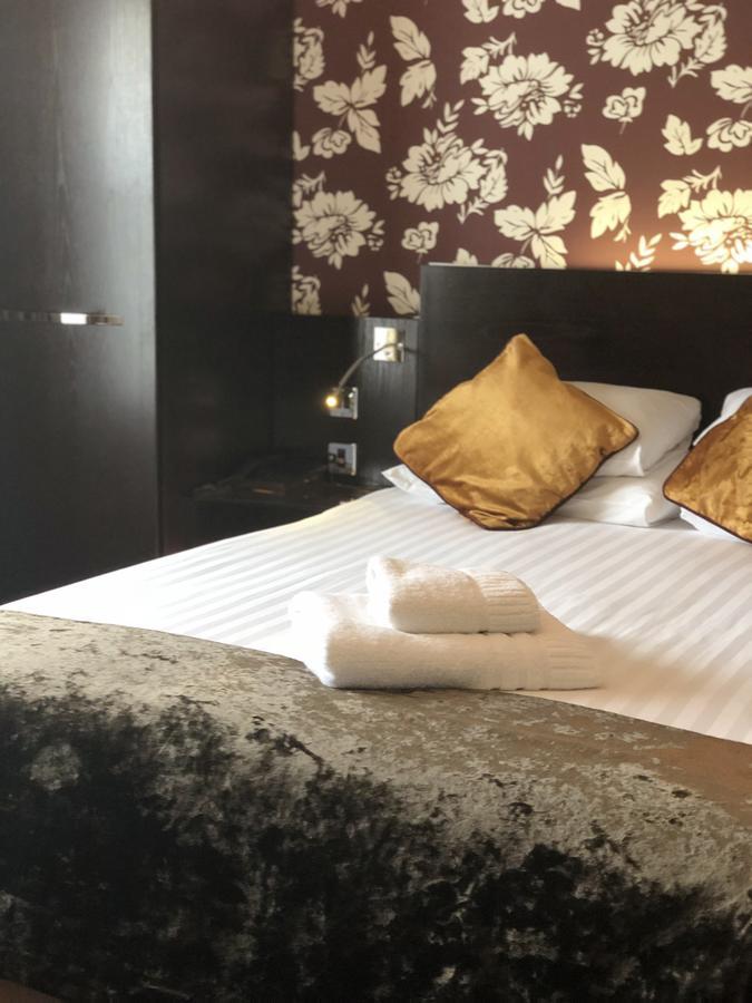 The Bluebell Hotel Neath Esterno foto