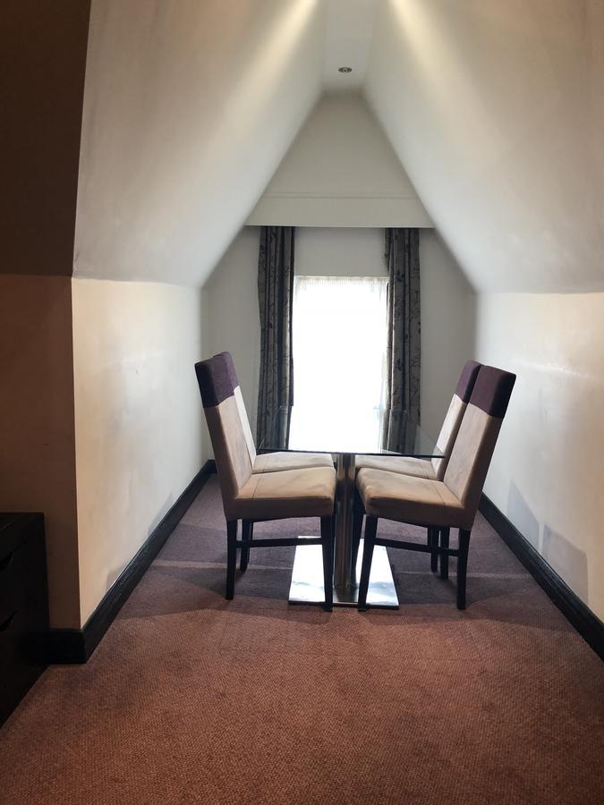 The Bluebell Hotel Neath Esterno foto