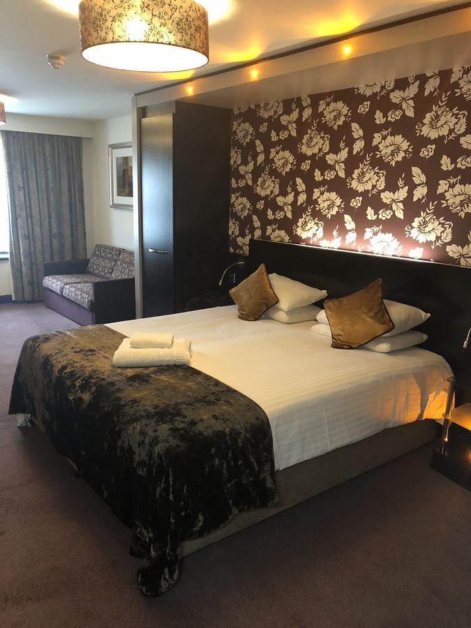 The Bluebell Hotel Neath Esterno foto