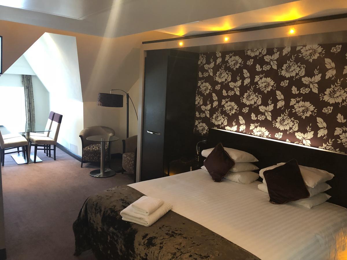 The Bluebell Hotel Neath Esterno foto