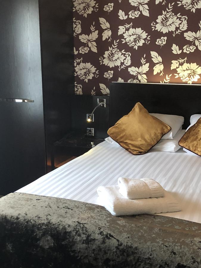 The Bluebell Hotel Neath Esterno foto
